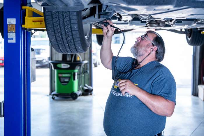 dan duggan doing vehicle service work